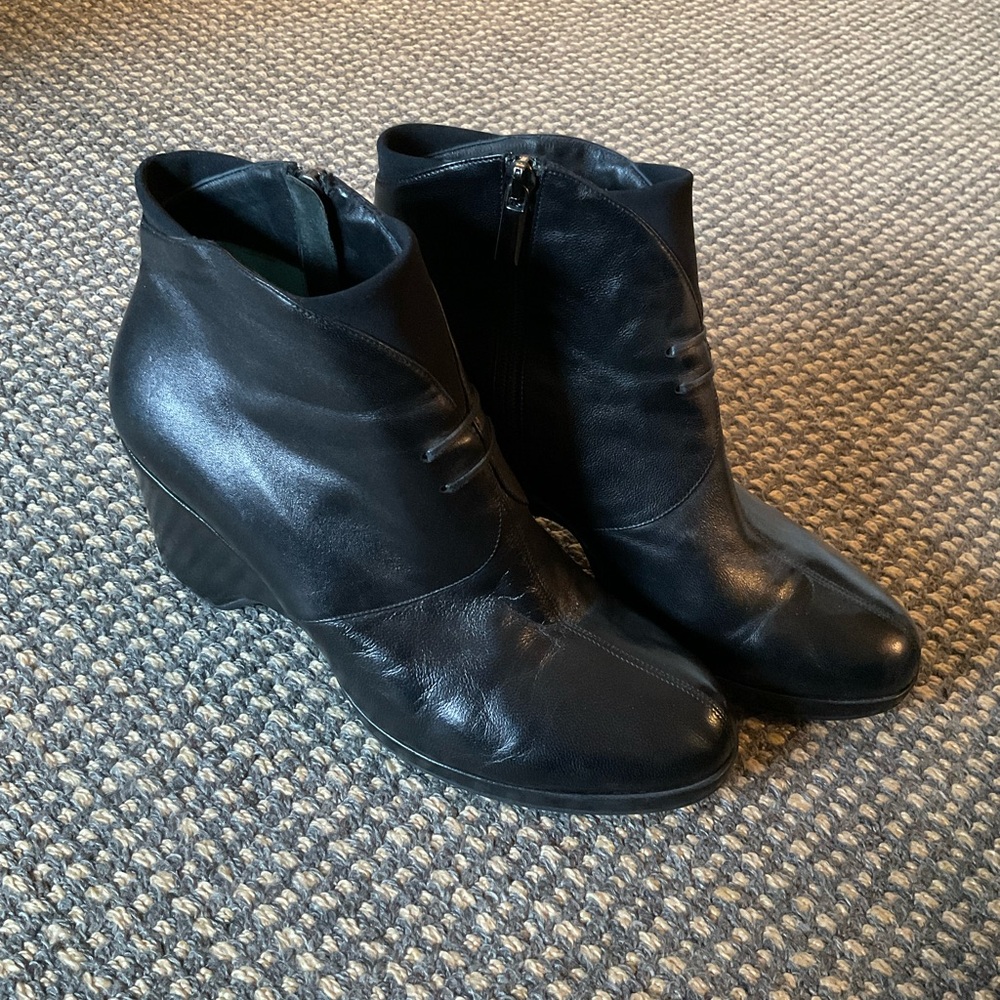 Thierry Rabotin Vera Side Zip Low Wedge Booties Size 38.5/8.5 Black leather